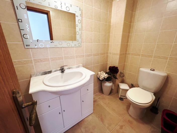 Image No.24-4 Bed Townhouse for sale