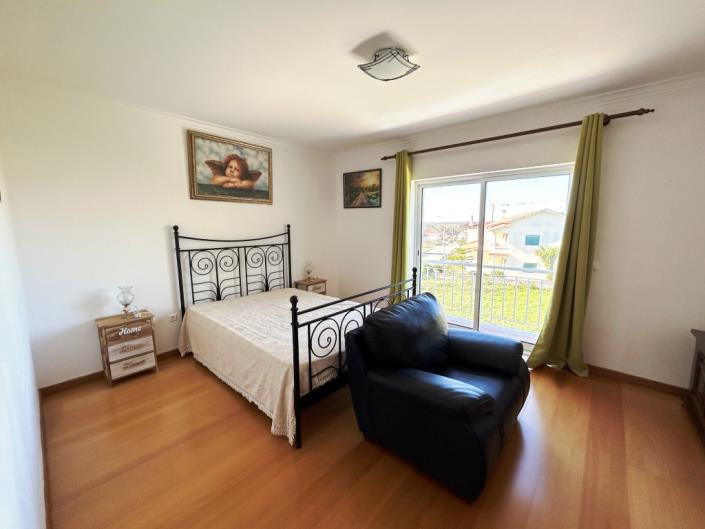 Image No.26-4 Bed Townhouse for sale