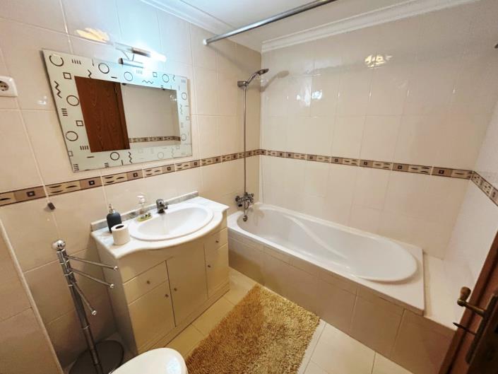 Image No.32-4 Bed Townhouse for sale