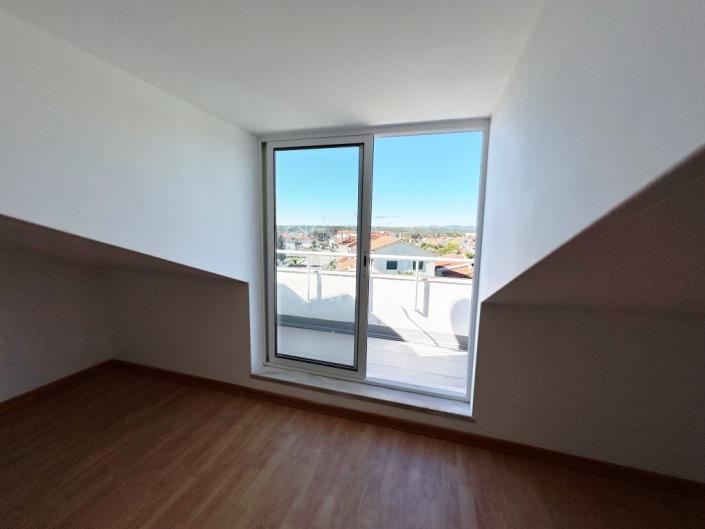 Image No.42-4 Bed Townhouse for sale