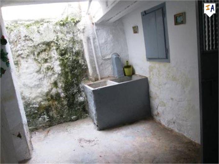 Image No.15-3 Bed House for sale