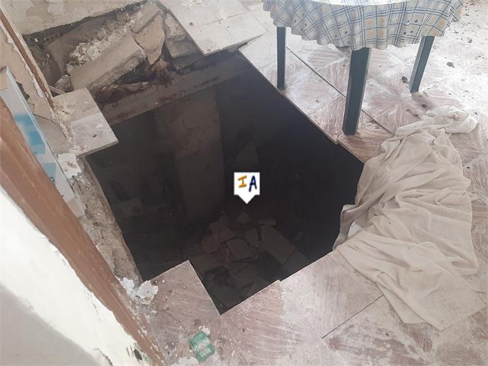 Image No.15-4 Bed House for sale