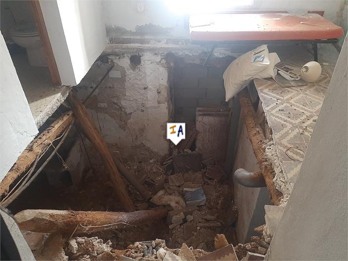 Image No.17-4 Bed House for sale