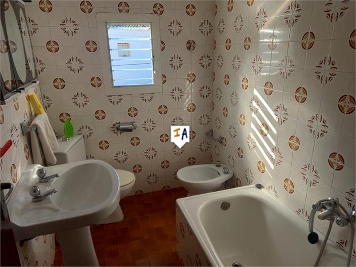 Image No.12-2 Bed House for sale