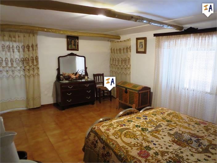 Image No.16-4 Bed House for sale