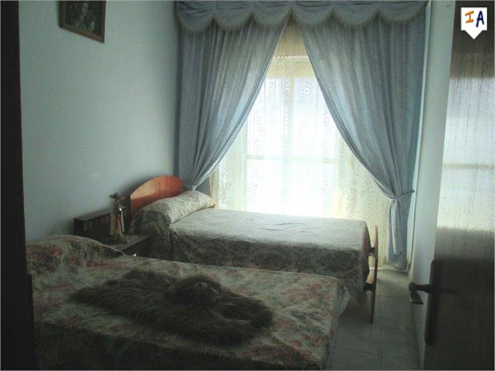 Image No.12-6 Bed House for sale