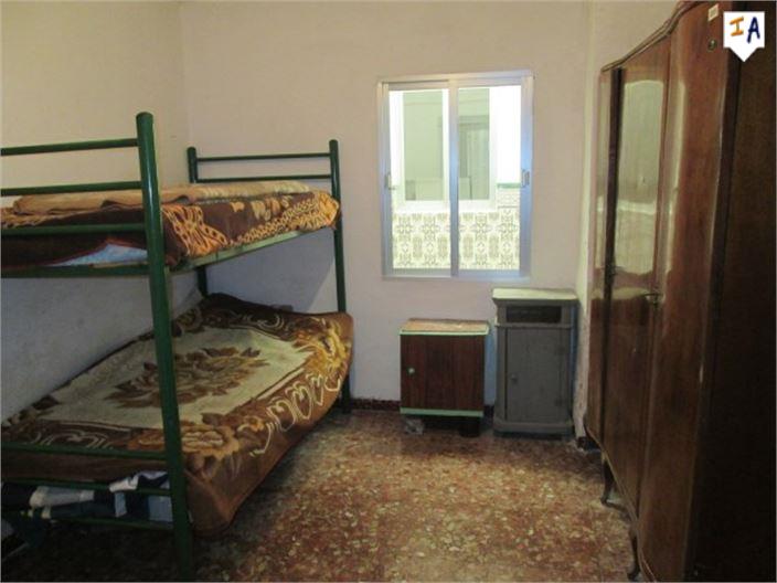 Image No.16-6 Bed House for sale