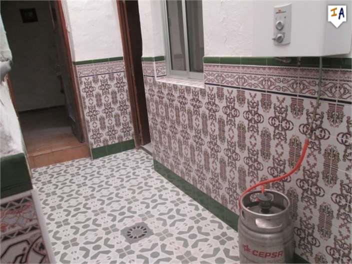 Image No.5-6 Bed House for sale