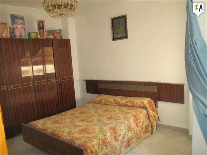 Image No.9-6 Bed House for sale