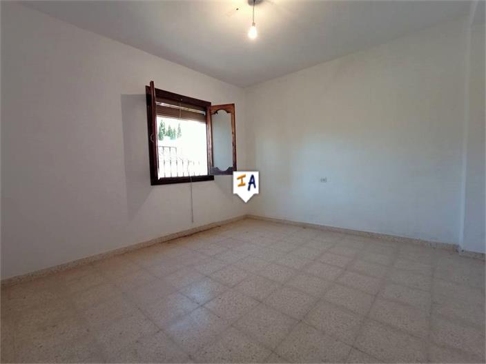 Image No.8-5 Bed House for sale