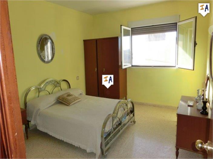 Image No.14-3 Bed House for sale