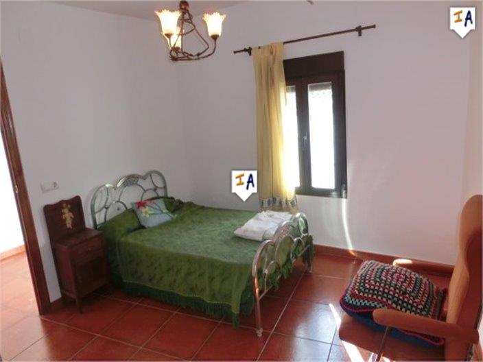 Image No.17-4 Bed House for sale
