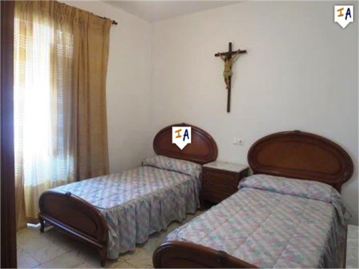 Image No.16-4 Bed House for sale