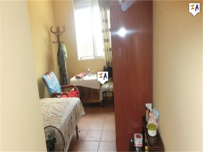 Image No.15-4 Bed House for sale