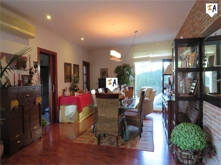 Image No.8-3 Bed House for sale