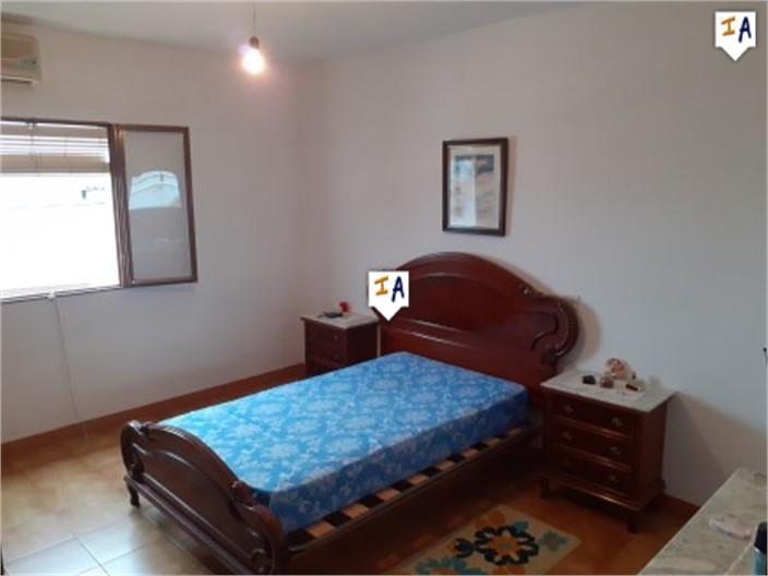 Image No.16-4 Bed House for sale