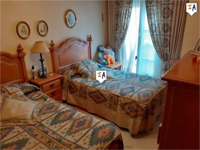 Image No.8-4 Bed House for sale