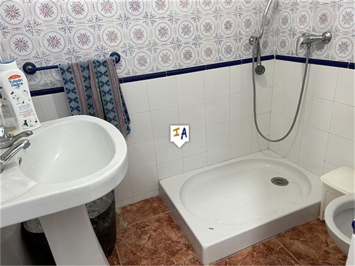 Image No.8-4 Bed House for sale