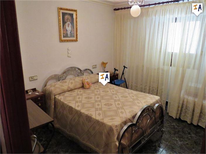 Image No.11-3 Bed House for sale