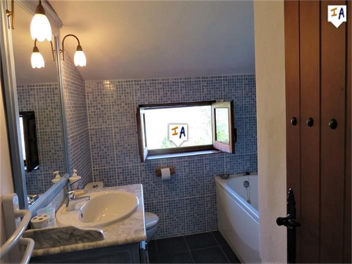 Image No.14-4 Bed Farmhouse for sale