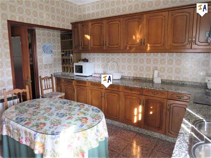 Image No.8-4 Bed House for sale