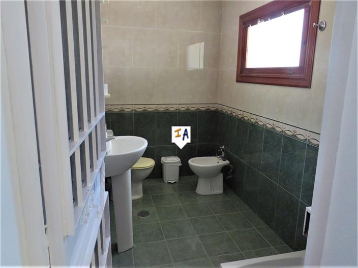 Image No.6-4 Bed House for sale