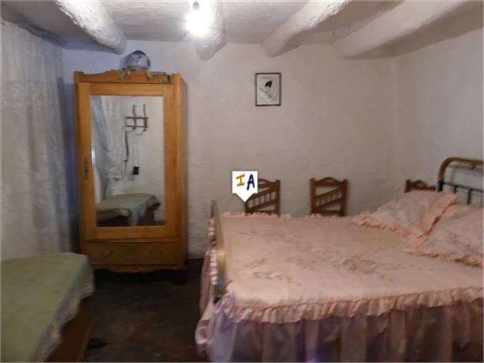 Image No.14-4 Bed Farmhouse for sale