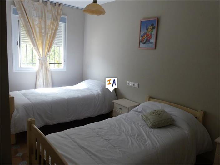 Image No.11-3 Bed House for sale