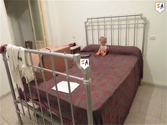 Image No.15-6 Bed House for sale