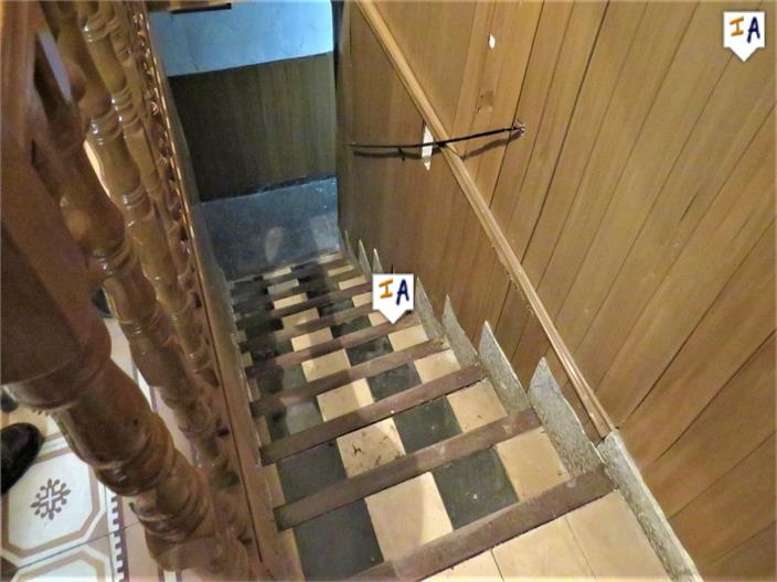 Image No.8-6 Bed House for sale