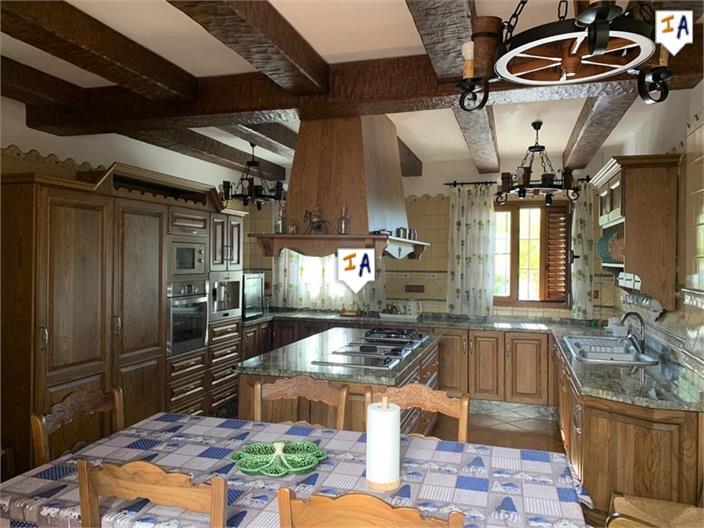 Image No.3-6 Bed House for sale