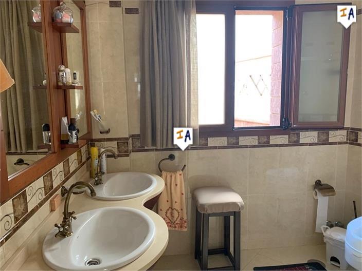 Image No.9-6 Bed House for sale