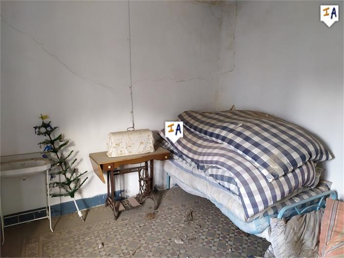 Image No.14-3 Bed House for sale