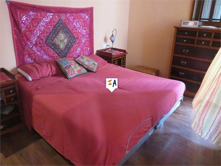 Image No.12-3 Bed House for sale