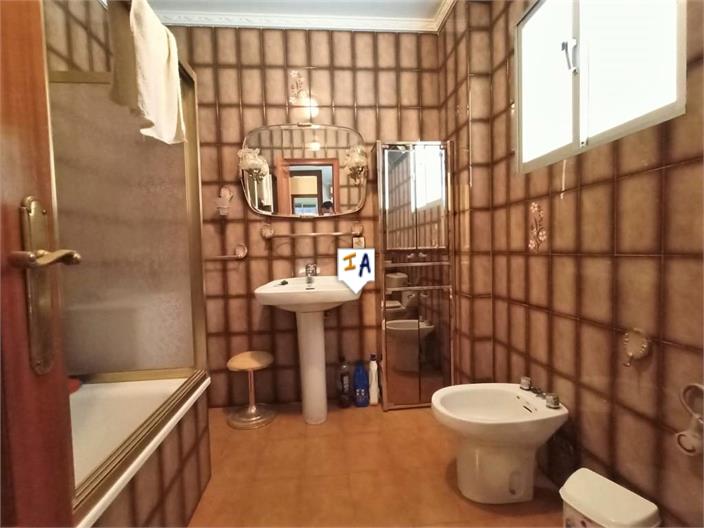 Image No.9-4 Bed House for sale