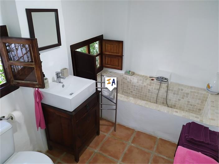 Image No.12-4 Bed House for sale