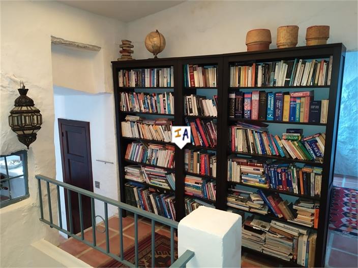 Image No.17-4 Bed House for sale