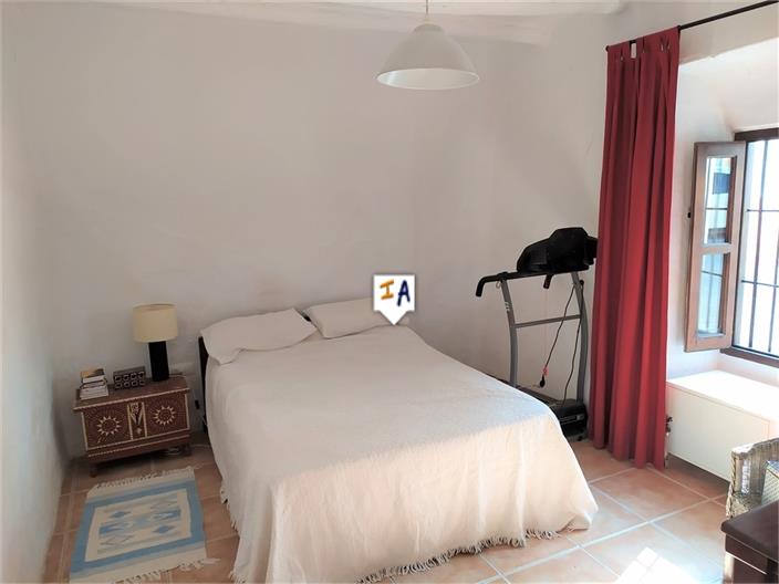 Image No.9-4 Bed House for sale