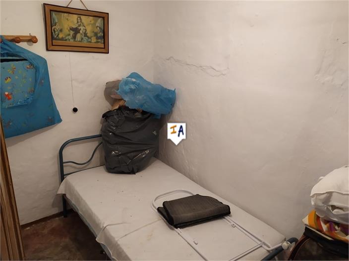 Image No.15-6 Bed Farmhouse for sale