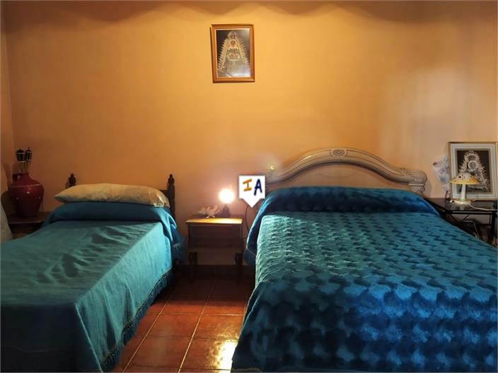 Image No.9-2 Bed House for sale