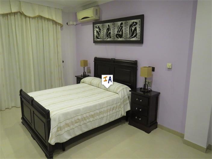 Image No.11-5 Bed House for sale