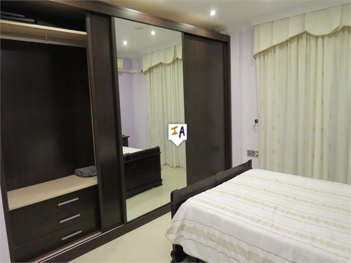 Image No.7-5 Bed House for sale