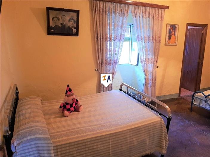 Image No.12-4 Bed House for sale