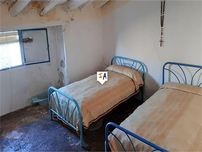 Image No.17-4 Bed House for sale