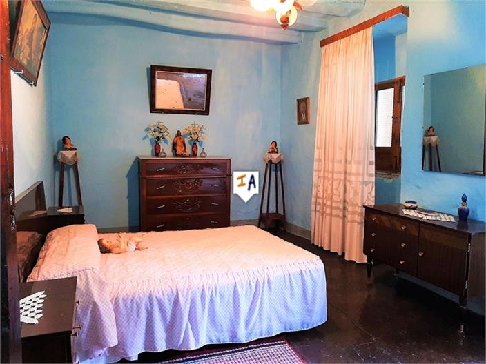 Image No.6-4 Bed House for sale