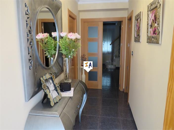 Image No.9-5 Bed House for sale