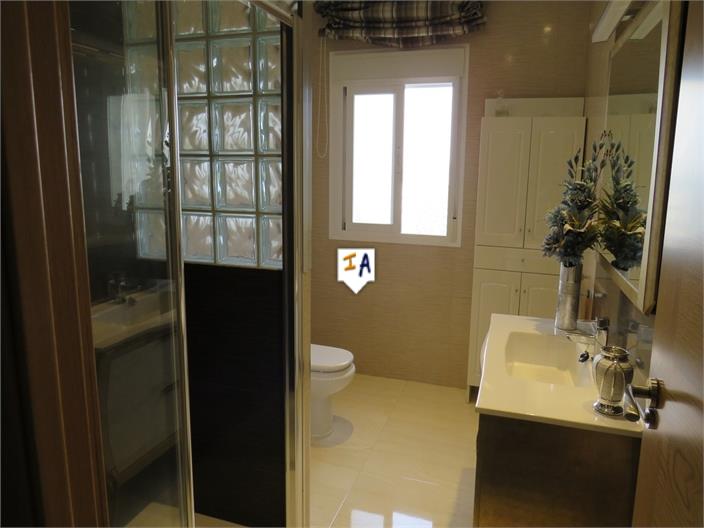 Image No.10-5 Bed House for sale