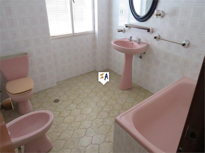 Image No.10-5 Bed House for sale