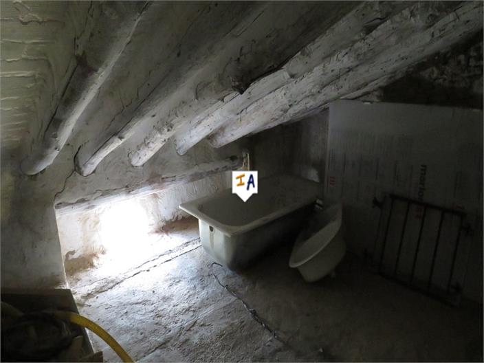 Image No.15-4 Bed Farmhouse for sale