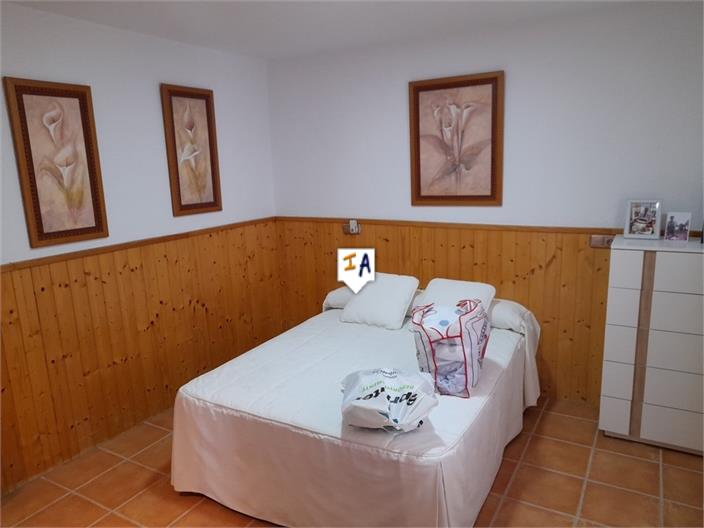 Image No.6-5 Bed House for sale